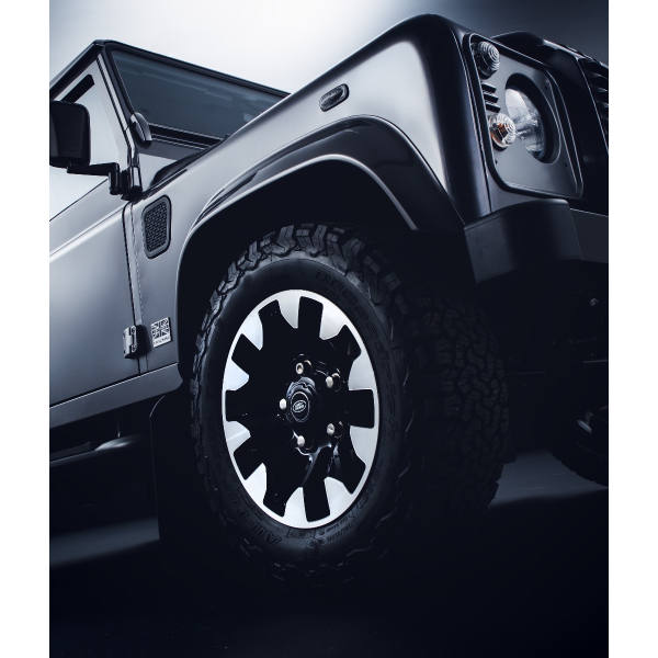LR123935 - Land Rover Defender 18" Sawtooth Alloy Wheel